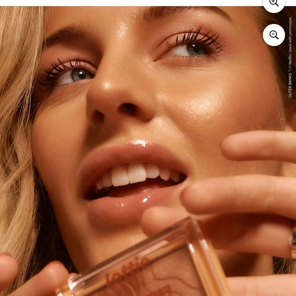 Lottie London x Outer Banks Treasure Map Glow Brick Palette